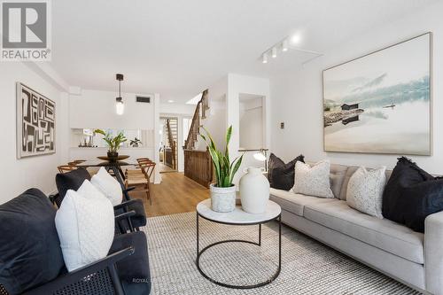 62 St Nicholas Street, Toronto (Bay Street Corridor), ON - Indoor Photo Showing Living Room