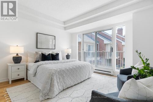 62 St Nicholas Street, Toronto (Bay Street Corridor), ON - Indoor Photo Showing Bedroom