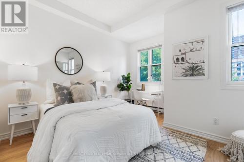 62 St Nicholas Street, Toronto (Bay Street Corridor), ON - Indoor Photo Showing Bedroom