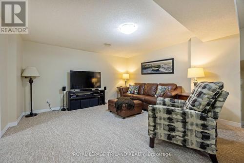 141 - 1500 Richmond Street, London, ON - Indoor Photo Showing Living Room