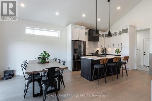 55 Briscoe Crescent, Strathroy-Caradoc (Ne), ON - Indoor Photo Showing Dining Room