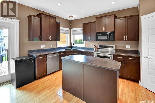 227 Padget Crescent, Saskatoon, SK - Indoor Photo Showing Kitchen