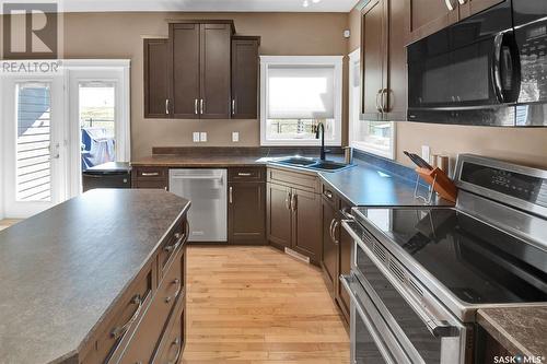 227 Padget Crescent, Saskatoon, SK - Indoor Photo Showing Kitchen With Double Sink