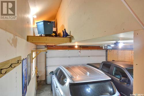 227 Padget Crescent, Saskatoon, SK - Indoor Photo Showing Garage