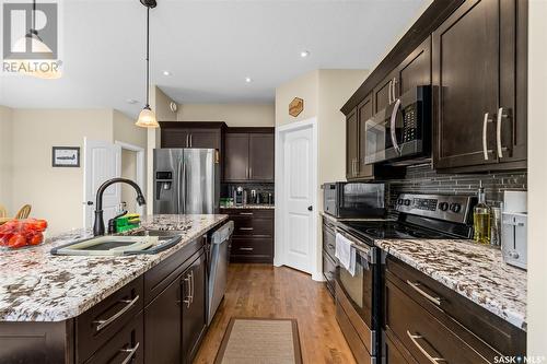 1701 11Th Avenue Nw, Moose Jaw, SK - Indoor Photo Showing Kitchen With Upgraded Kitchen