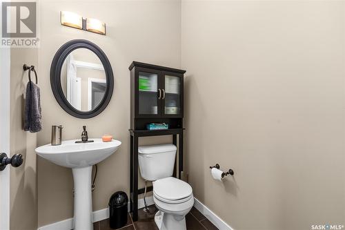 1701 11Th Avenue Nw, Moose Jaw, SK - Indoor Photo Showing Bathroom