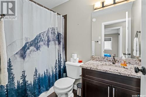 1701 11Th Avenue Nw, Moose Jaw, SK - Indoor Photo Showing Bathroom