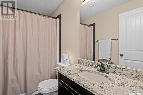 1701 11Th Avenue Nw, Moose Jaw, SK - Indoor Photo Showing Bathroom