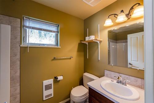 25 Falcon Drive, Oliver, BC - Indoor Photo Showing Bathroom