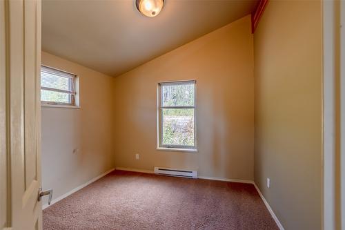 25 Falcon Drive, Oliver, BC - Indoor Photo Showing Other Room