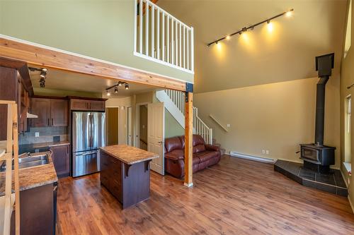 25 Falcon Drive, Oliver, BC - Indoor Photo Showing Kitchen With Double Sink