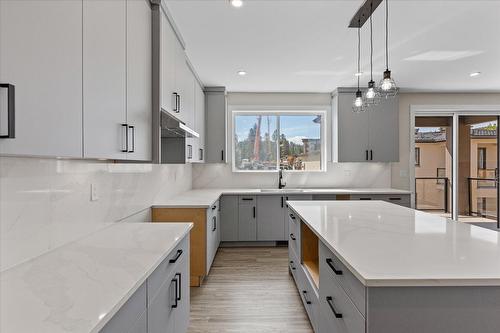 1787 Viewpoint Drive, Kelowna, BC - Indoor Photo Showing Kitchen With Upgraded Kitchen