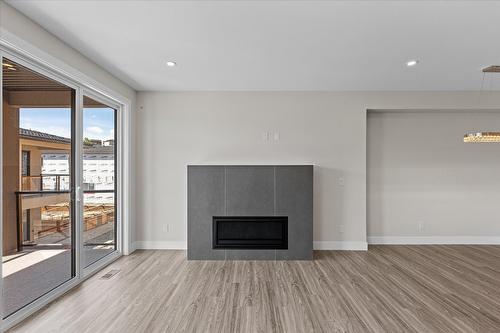 1787 Viewpoint Drive, Kelowna, BC - Indoor Photo Showing Living Room