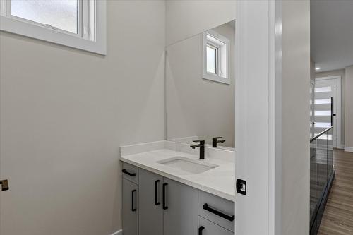 1787 Viewpoint Drive, Kelowna, BC - Indoor Photo Showing Bathroom