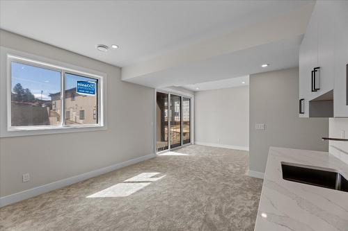 1787 Viewpoint Drive, Kelowna, BC - Indoor Photo Showing Other Room