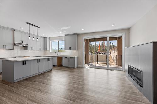 1787 Viewpoint Drive, Kelowna, BC - Indoor Photo Showing Kitchen With Upgraded Kitchen