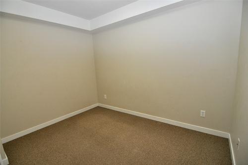 211-1481 Glenmore Road, Kelowna, BC - Indoor Photo Showing Other Room