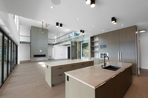 1510 Cabernet Way, West Kelowna, BC - Indoor Photo Showing Kitchen With Double Sink With Upgraded Kitchen