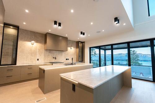 1510 Cabernet Way, West Kelowna, BC - Indoor Photo Showing Kitchen