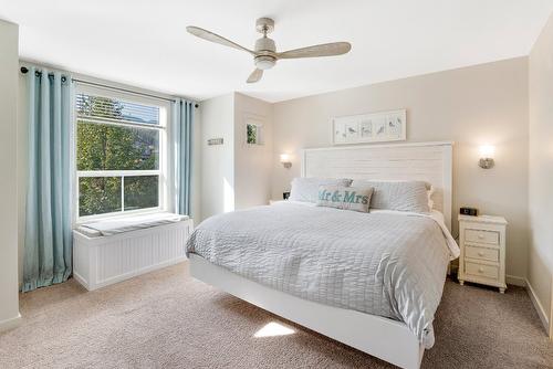 356 Hillside Avenue, Kelowna, BC - Indoor Photo Showing Bedroom