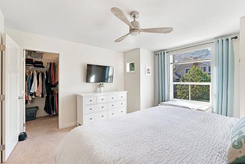 356 Hillside Avenue, Kelowna, BC - Indoor Photo Showing Bedroom