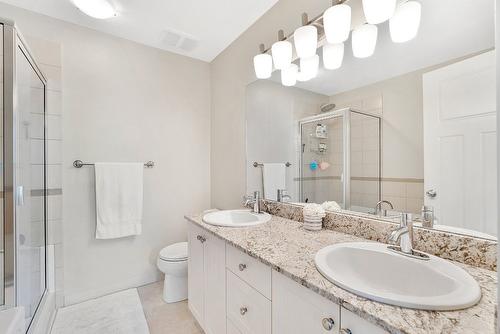 356 Hillside Avenue, Kelowna, BC - Indoor Photo Showing Bathroom