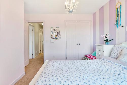 356 Hillside Avenue, Kelowna, BC - Indoor Photo Showing Bedroom