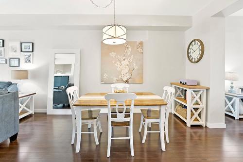 356 Hillside Avenue, Kelowna, BC - Indoor Photo Showing Dining Room