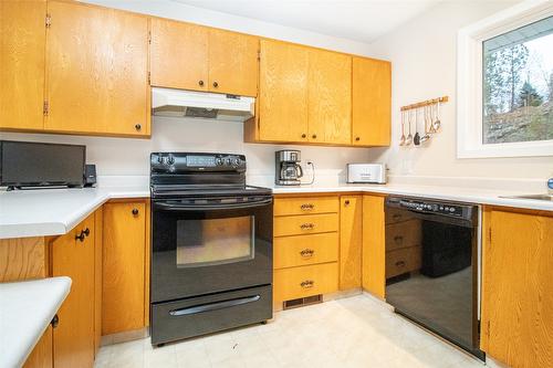 2863 Belgo Road, Kelowna, BC - Indoor Photo Showing Kitchen