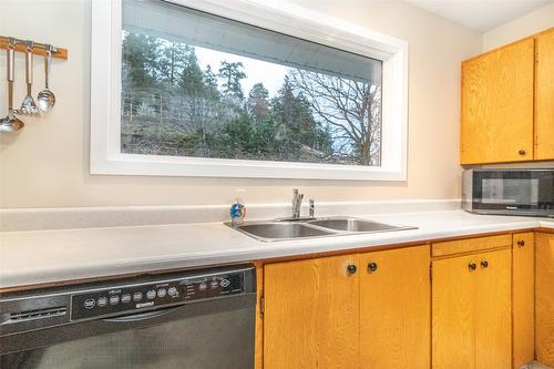 2863 Belgo Road, Kelowna, BC - Indoor Photo Showing Kitchen With Double Sink