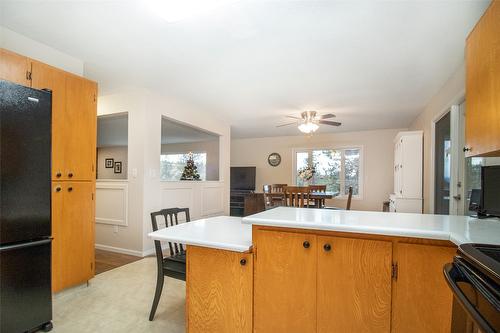 2863 Belgo Road, Kelowna, BC - Indoor Photo Showing Kitchen