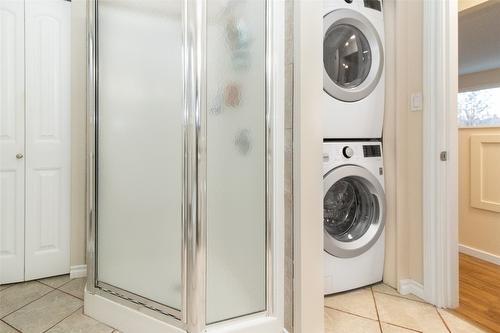 2863 Belgo Road, Kelowna, BC - Indoor Photo Showing Laundry Room