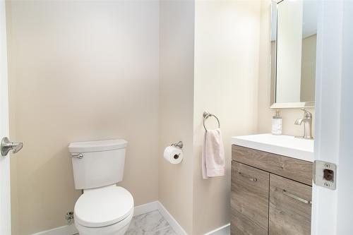 2863 Belgo Road, Kelowna, BC - Indoor Photo Showing Bathroom