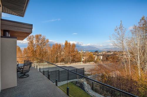 450 Windhover Court, Kelowna, BC - Outdoor