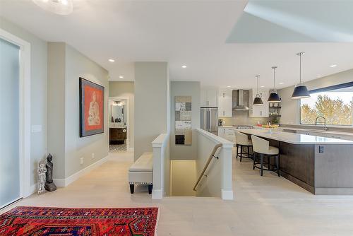 450 Windhover Court, Kelowna, BC - Indoor Photo Showing Dining Room