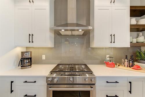 450 Windhover Court, Kelowna, BC - Indoor Photo Showing Kitchen With Upgraded Kitchen