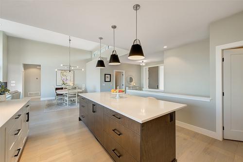 450 Windhover Court, Kelowna, BC - Indoor Photo Showing Kitchen With Upgraded Kitchen