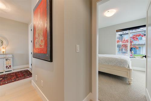 450 Windhover Court, Kelowna, BC - Indoor Photo Showing Kitchen