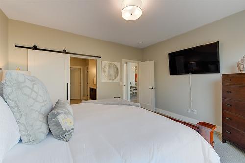 450 Windhover Court, Kelowna, BC - Indoor Photo Showing Bedroom