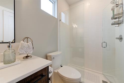 450 Windhover Court, Kelowna, BC - Indoor Photo Showing Bedroom