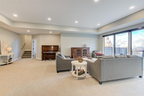 450 Windhover Court, Kelowna, BC - Indoor Photo Showing Bathroom