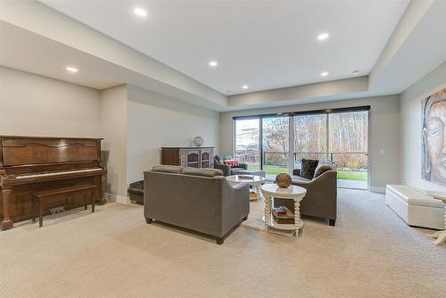 450 Windhover Court, Kelowna, BC - Indoor Photo Showing Bathroom