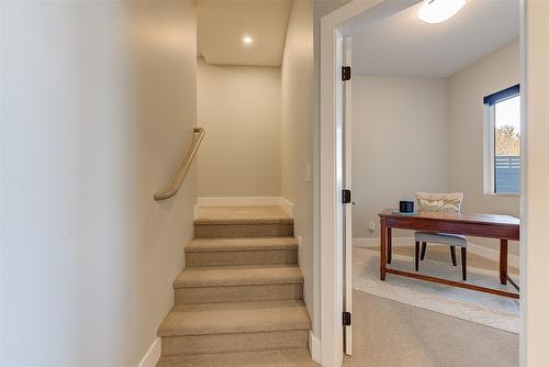 450 Windhover Court, Kelowna, BC - Indoor Photo Showing Bathroom