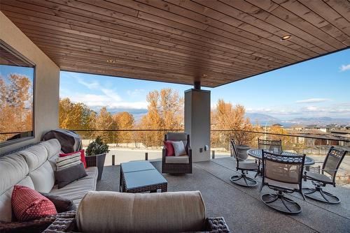 450 Windhover Court, Kelowna, BC - Outdoor With Exterior