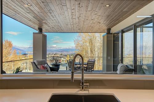 450 Windhover Court, Kelowna, BC - Outdoor With Exterior