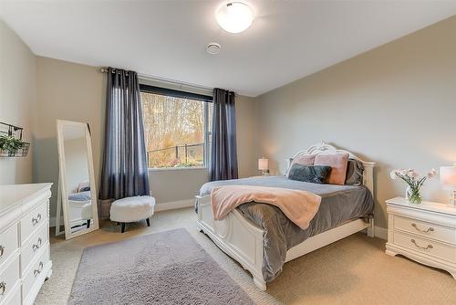 450 Windhover Court, Kelowna, BC - Indoor Photo Showing Bedroom