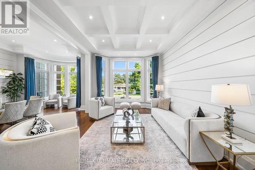 29 Alderdale Court, Toronto (Banbury-Don Mills), ON - Indoor Photo Showing Living Room