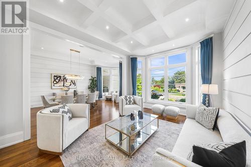 29 Alderdale Court, Toronto (Banbury-Don Mills), ON - Indoor Photo Showing Living Room