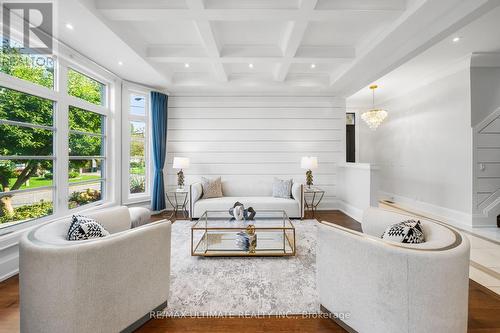 29 Alderdale Court, Toronto (Banbury-Don Mills), ON - Indoor Photo Showing Living Room