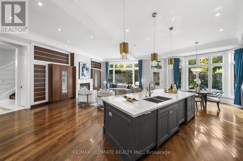 29 Alderdale Court, Toronto (Banbury-Don Mills), ON - Indoor Photo Showing Kitchen With Double Sink With Upgraded Kitchen